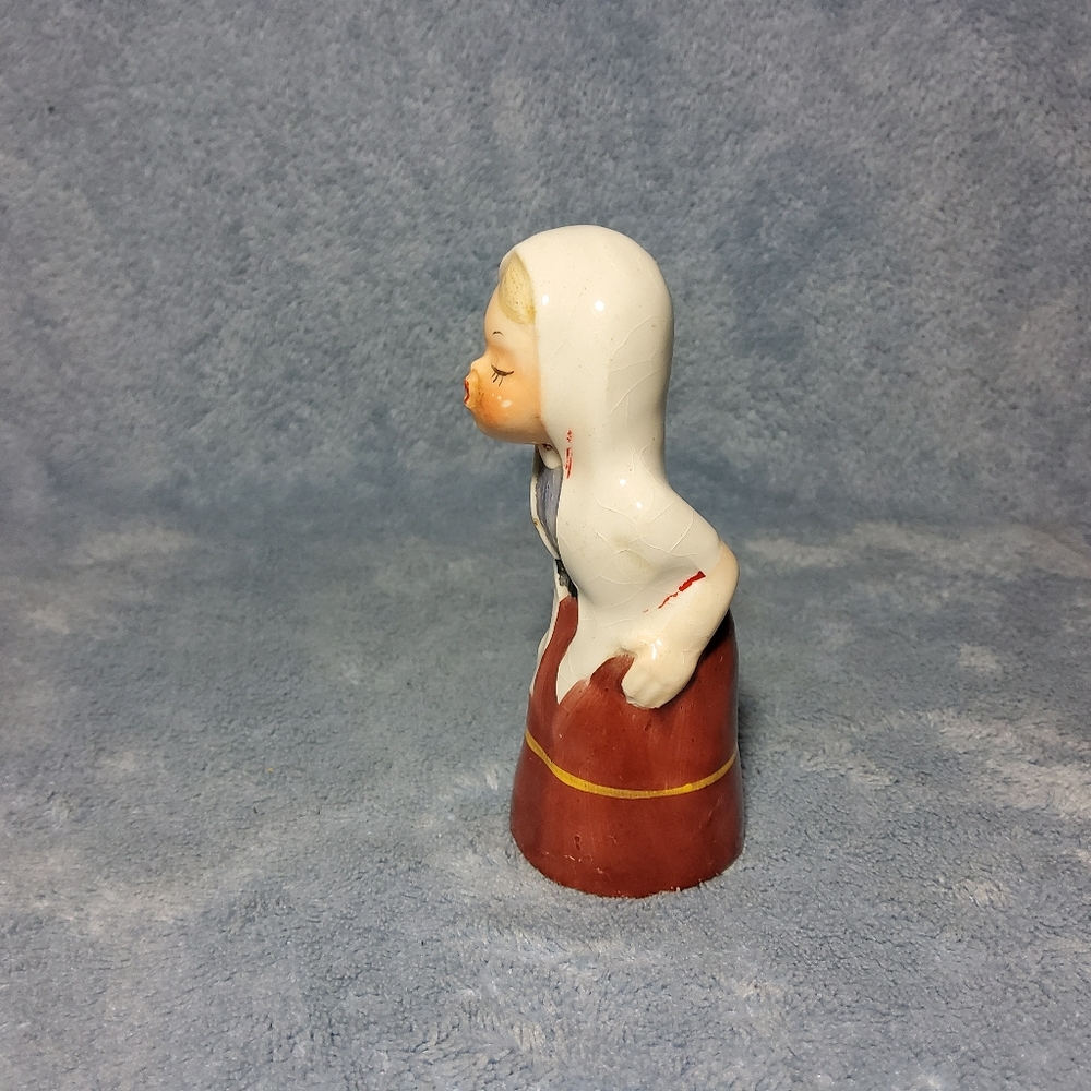 Vintage Napco National Potteries Kissing Couple Salt Shaker GIRL ONLY Replacemen - Picture 3 of 6